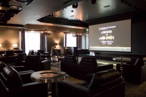 movie-night-inside-vertigo-event-venue-black-banquet