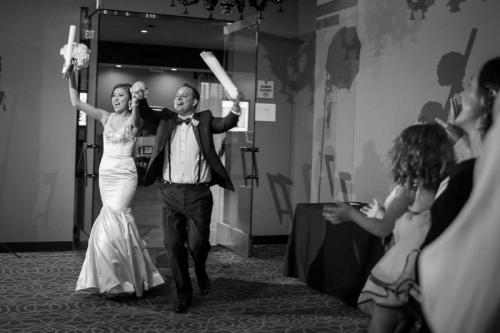 wedding-couple-walking-inside-banquet-hall-black-white-photo-hd