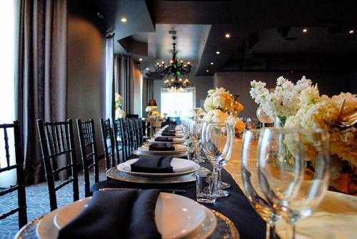 event-venue-table-setup-venue-black-atmosphere-vertigo-event-venue-glendale-los-angeles-11