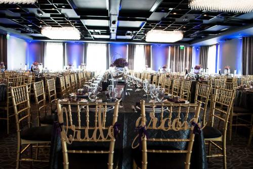 event-venue-banquet-venue-black-atmosphere-chair-table-vertigo-glendale-los-angeles-10