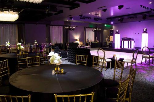 event-venue-banquet-venue-black-atmosphere-chair-table-vertigo-glendale-los-angeles-5