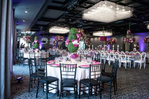 event-venue-banquet-venue-black-atmosphere-vertigo-event-venue-117