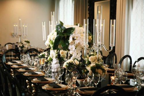 vertigo-white-ballroom-event-venue-flower-design-16